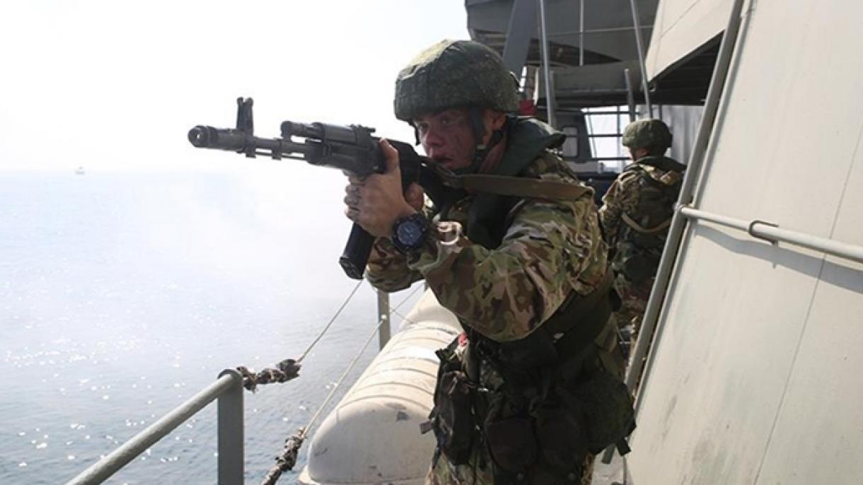 روس کا بحری بیڑہ آبنائے کرچ میں فوجی  مشقیں کر رہا ہے