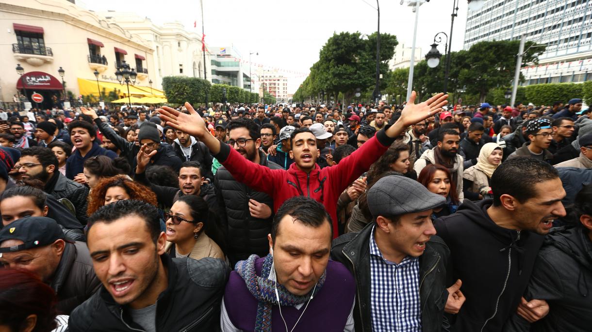 Тунисте эл кайрадан митингдерге чыгышты