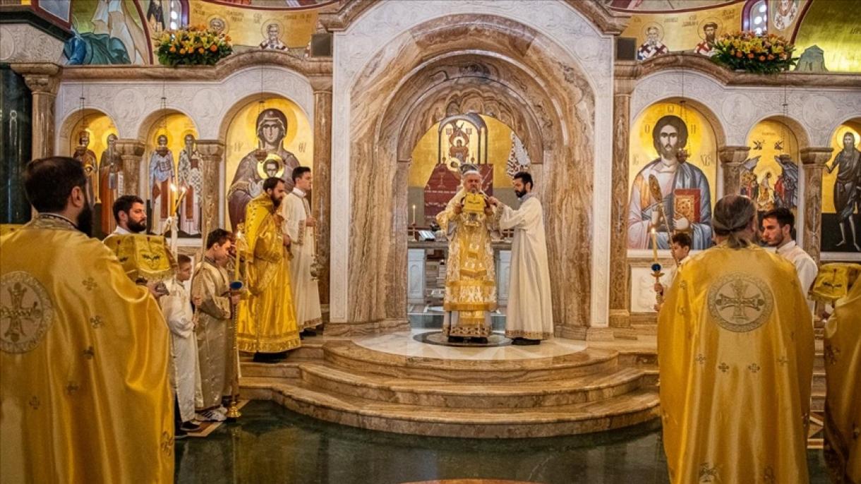 Filántropos anónimos donan relojes para una iglesia ortodoxa en Bosnia