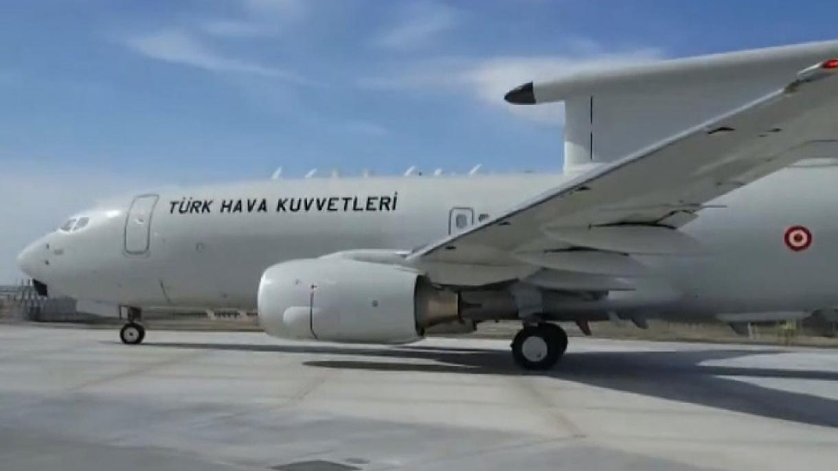 El avión de las FAS turcas ejecuta por primera vez una misión en el espacio aéreo de otro país