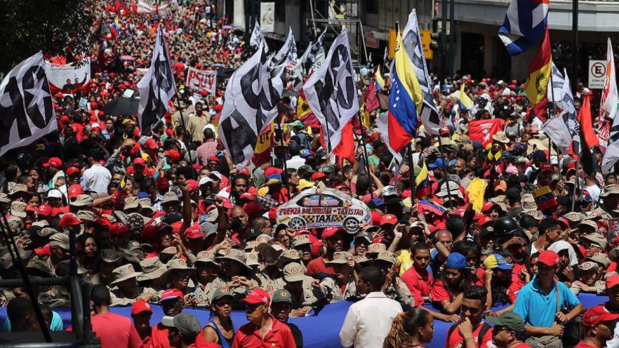 Каракаста Мадурону колдоо митинги өтүүдө