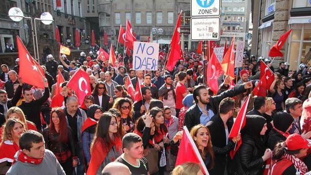 برگزاری راهپیمایی ضد ترور توسط ترکهای مقیم اروپا