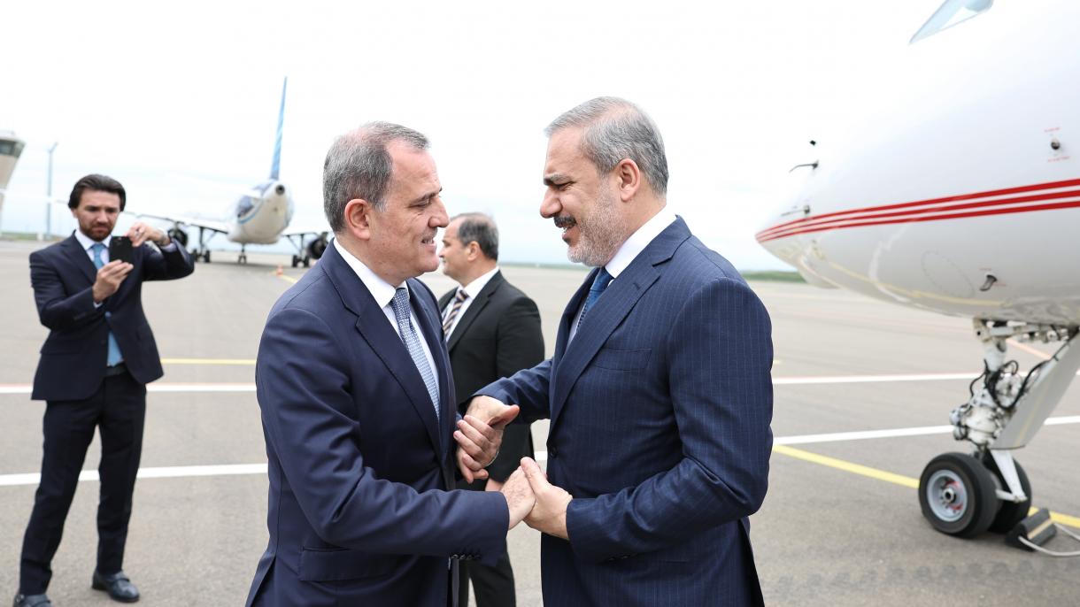 وزیر خارجہ حقان  فیدانآذربائیجان کے دورے پر