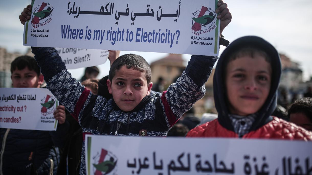 کودکان فلسطینی در اعتراض به محاصره غزه تظاهرات کردند