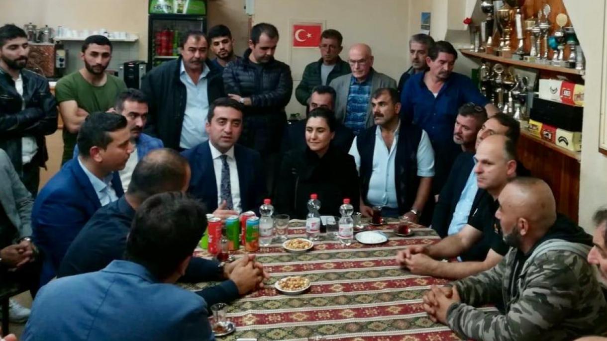 Vice-presidente da YTB e cônsul-geral da Turquia visitam a associação atacada por terroristas