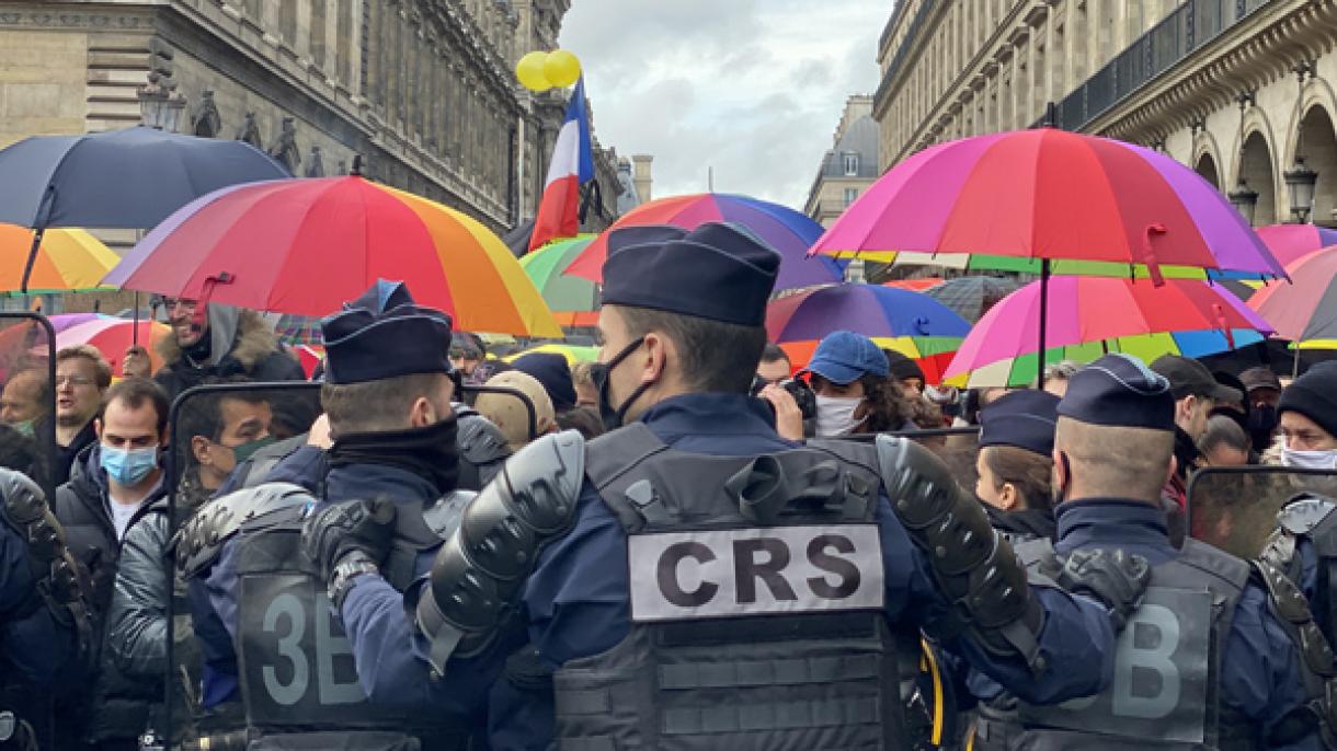 法国又爆发反马克龙政府的黄背心示威活动