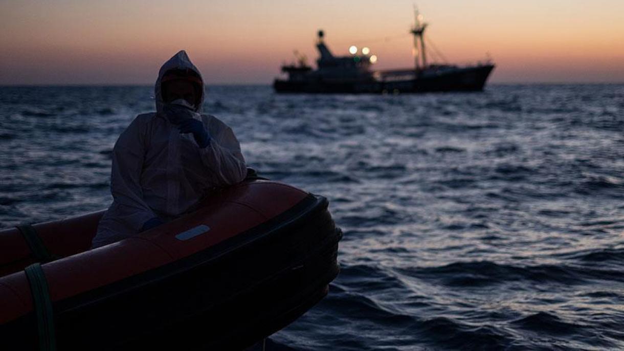 UE suspende exportação de barcos infláveis para a Líbia para interromper o fluxo migratório