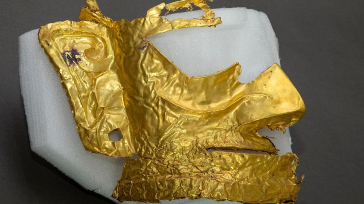 中国四川出土3000年前金面具