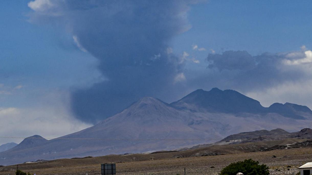 فوران آتشفشان لاسکار در شمال شرقی شیلی