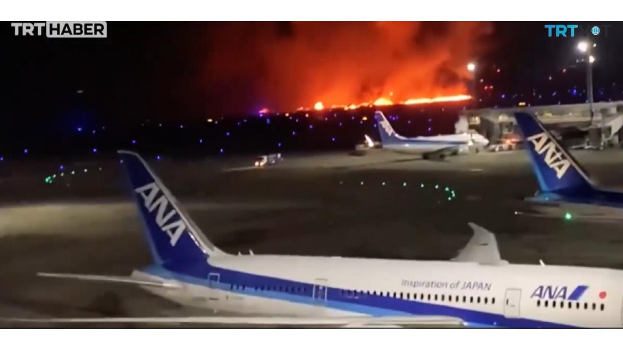 Avião incendiou-se no aeroporto em Tóquio: 5 mortos