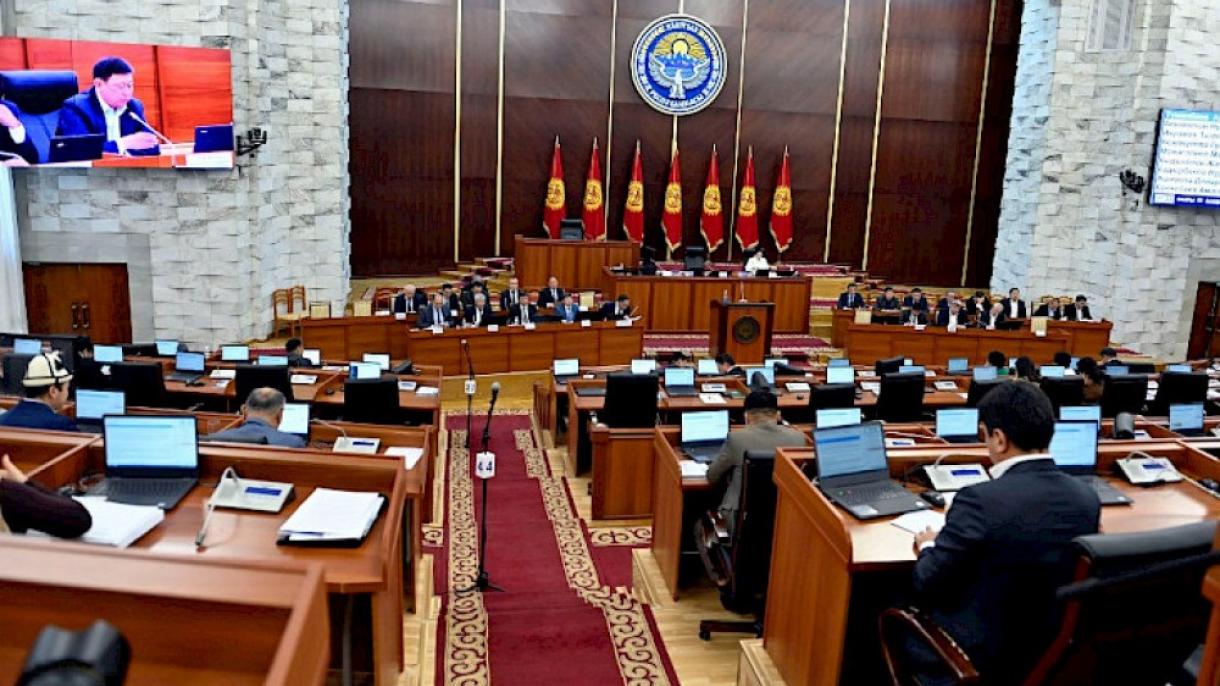 Kırgız Cumhuriyeti Meclisi.jpg