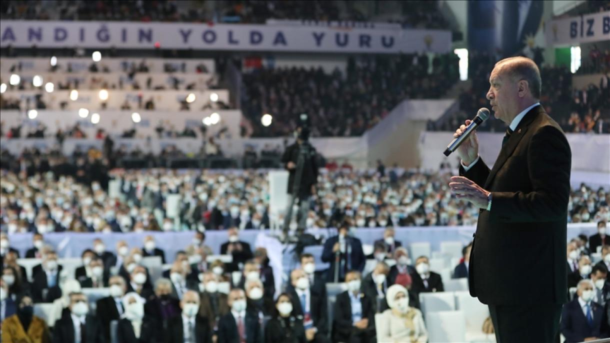 Erdogan, reeleito como secretário-geral do Partido AK