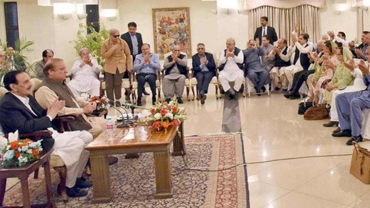 نواز شریف کی قیادت میں پارٹی کے ہنگامی اجلاس میں تازہ ترین صورتِ حال پر غور، وزیراعظم بھی شریک