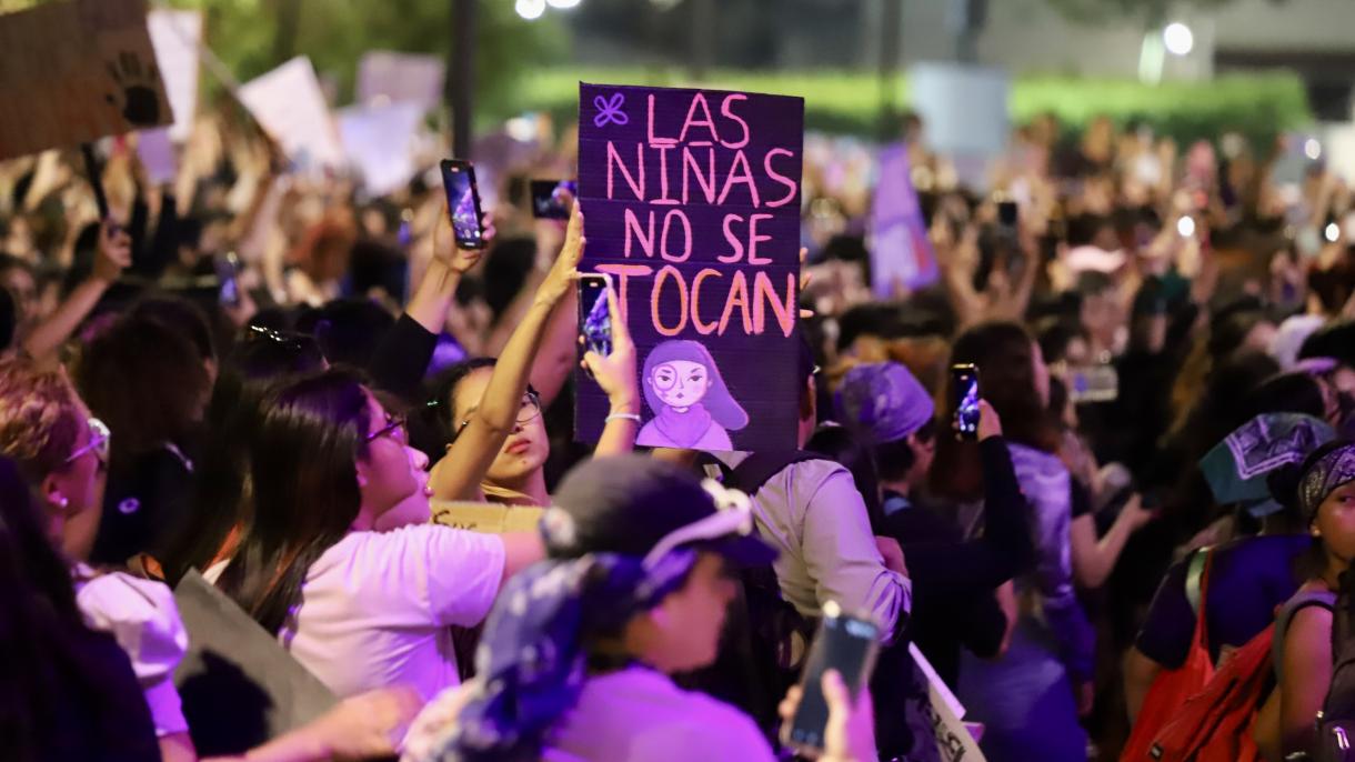 تظاهرات اعتراض آمیزبه خشونت علیه زنان در مکسیکا
