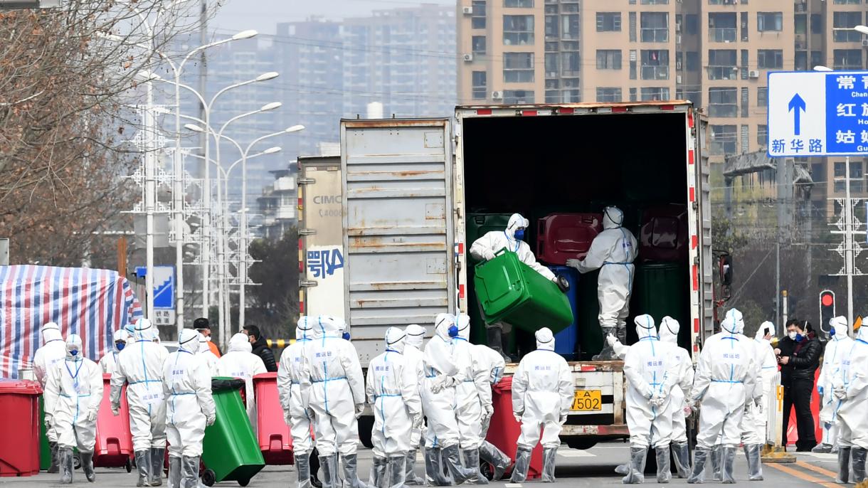 Kínában 2983-ra nőtt a koronavírus-járvány miatt halottak száma