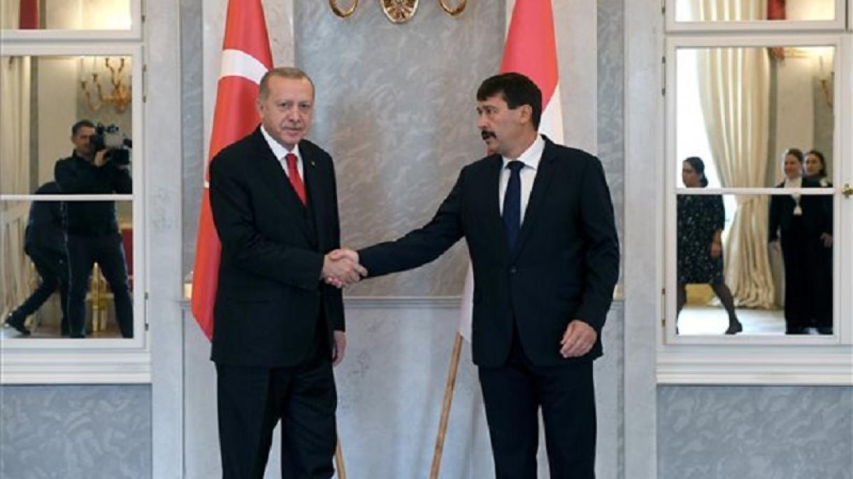 Áder fogadta Erdoğant.jpeg