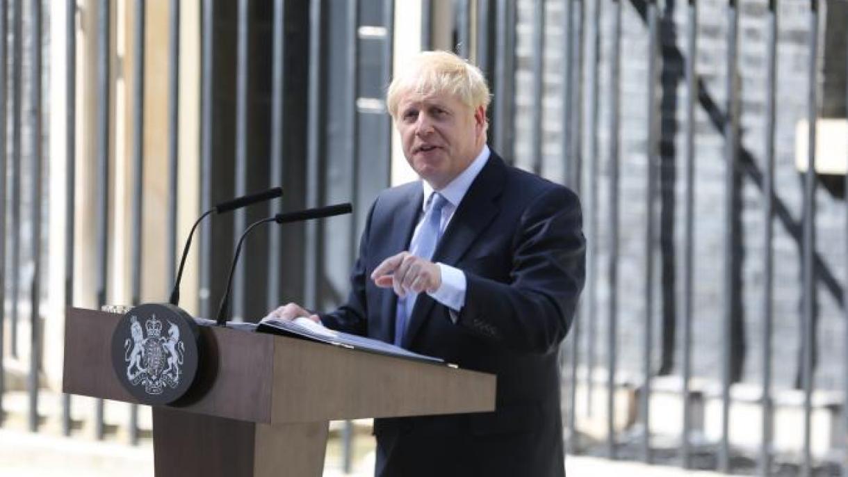 Boris Johnson é investido pela rainha como primeiro-ministro do Reino Unido