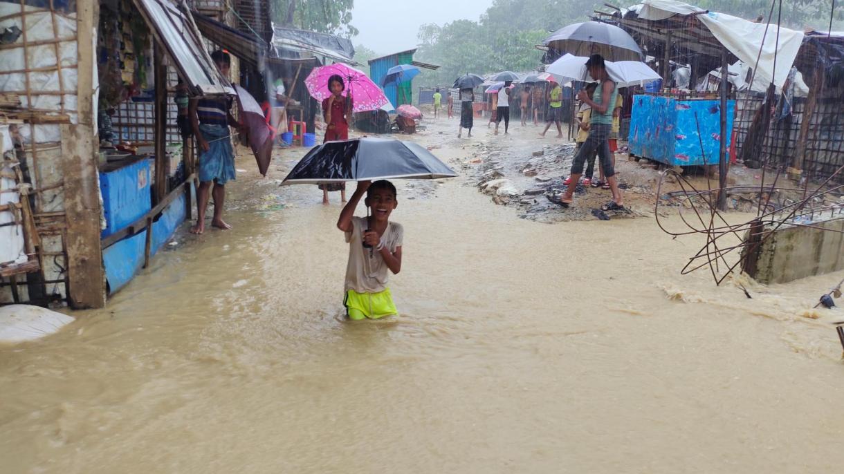 孟加拉国罗兴亚难民营遭大雨侵袭