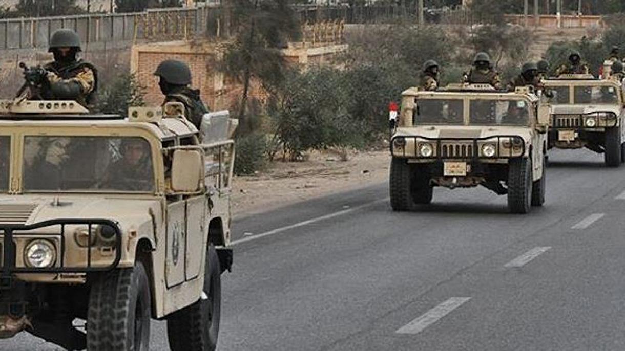 مصر میں  ایک فوجی چیک پوسٹ پر حملے میں کم از کم بارہ مصری فوجی  ہلاک