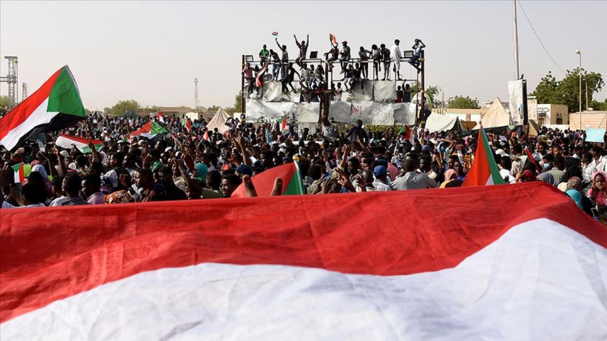 Генерали от Временния военен съвет в Судан подадоха оставки...