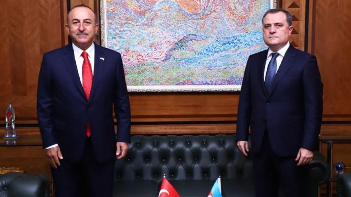 恰乌什欧鲁与阿塞拜疆外长举行电话会晤