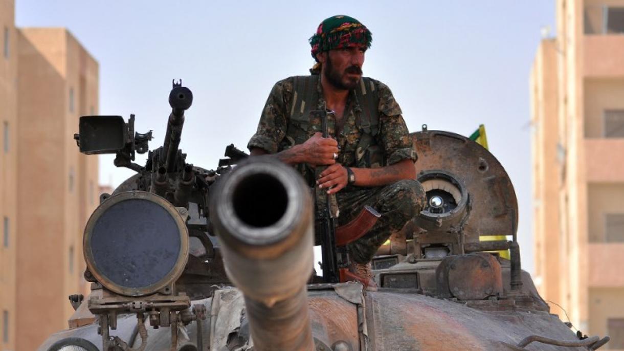 "Os soldados franceses treinam membros do YPG"