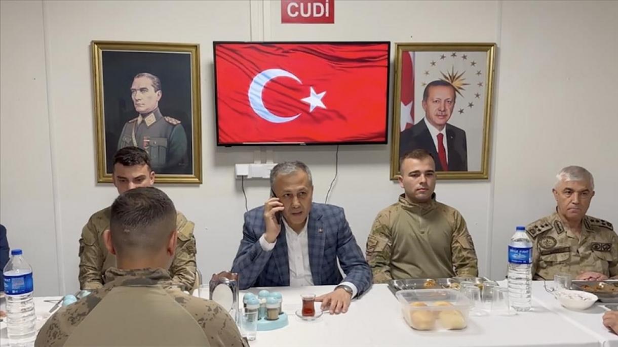 Erdogan dirigiu-se aos soldados no Monte Judi na fronteira com o Iraque