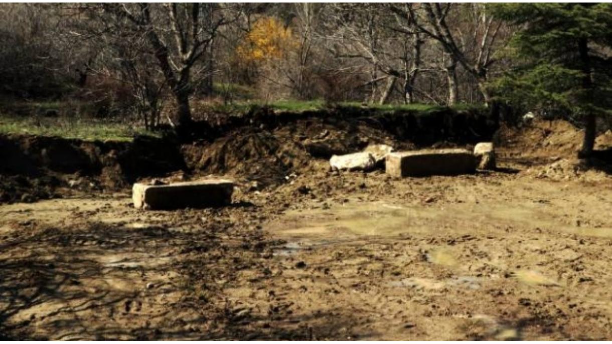 Descubren piezas históricas de la época romana en el campo de un agricultor en Burdur