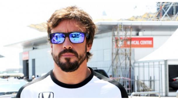 Alonso en camino al Gran Premio de China