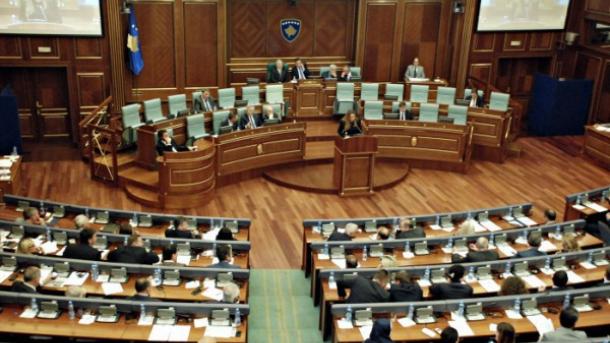 Ismét könnygázt használt a koszovói ellenzék a parlamentben
