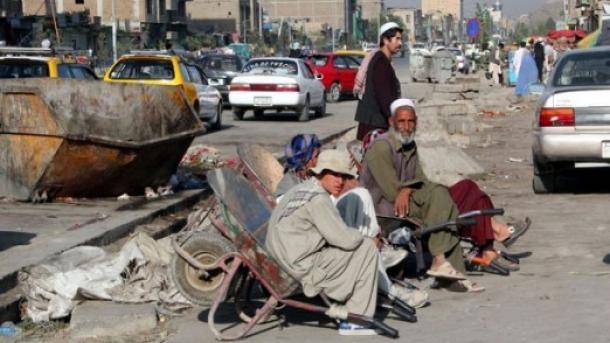 افغانستان  میں دو خود کش حملوں میں ہلاکہونے والے افراد کی تعداد 80 سے تجاوز کرگئی