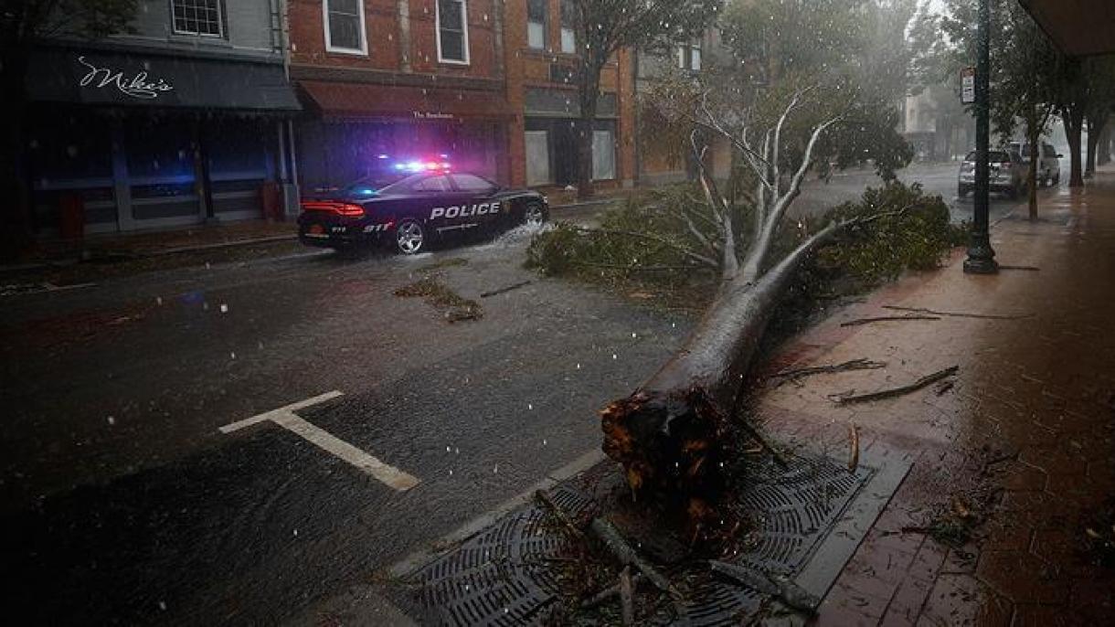 飓风“德尔塔”袭击美国 数十万户家庭和企业断电