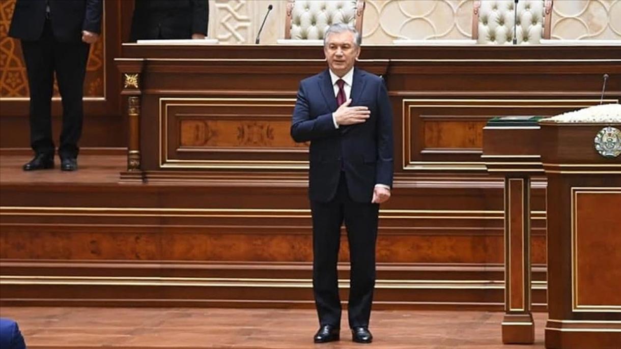 شوکت میرضیایف طی مراسم تحلیف در پارلمان ازبکستان سوگند یاد کرد