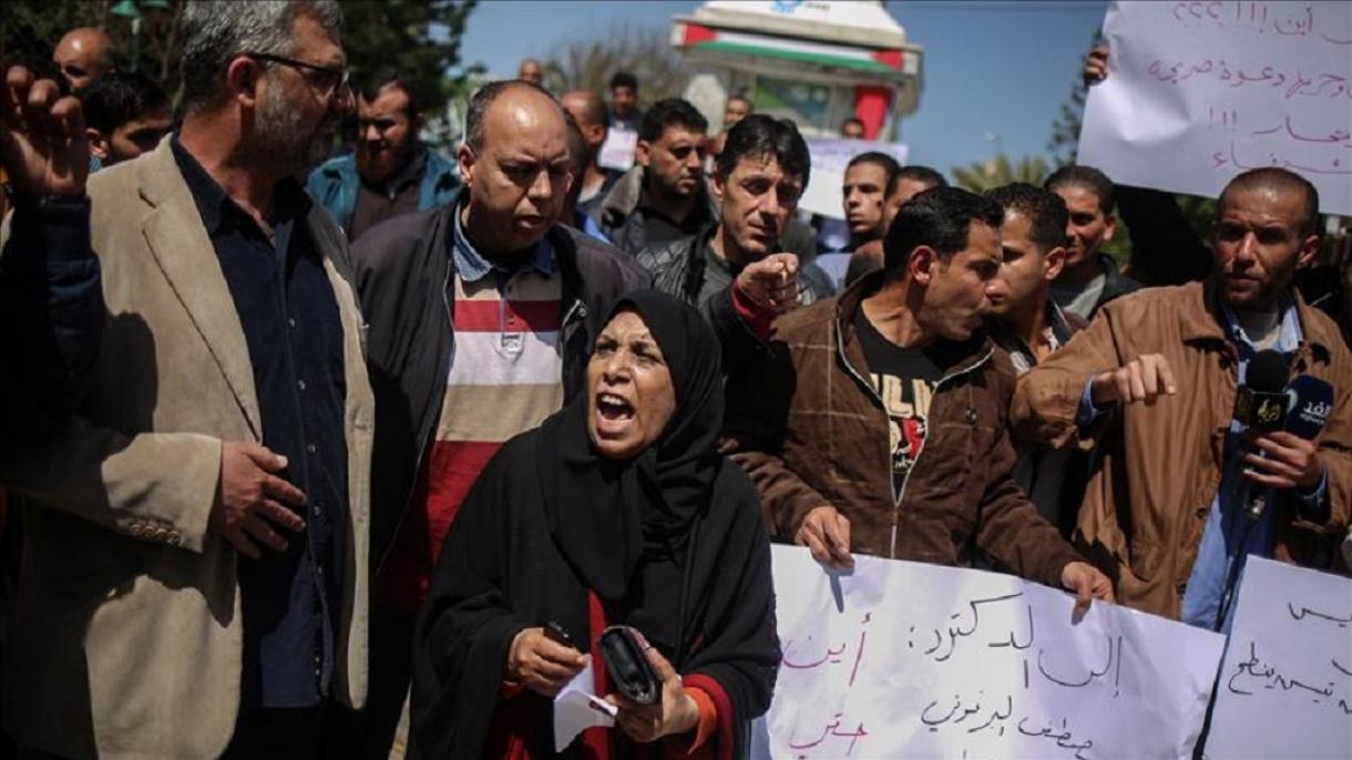 اعتراض مردم غزه درخصوص کسری در حقوقشان
