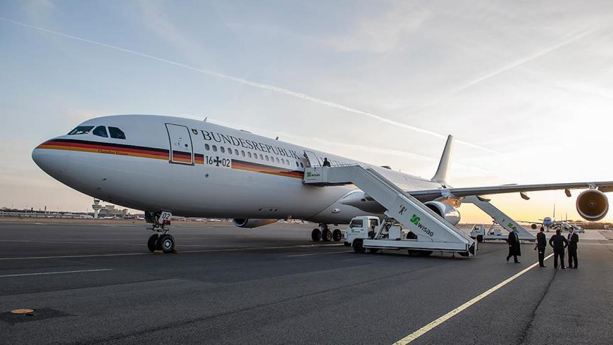 Avionul lui Merkel a aterizat de urgență la Koln