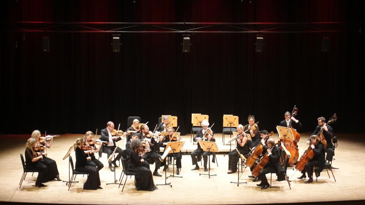 Angliyä kamera orkestrı İstanbulda