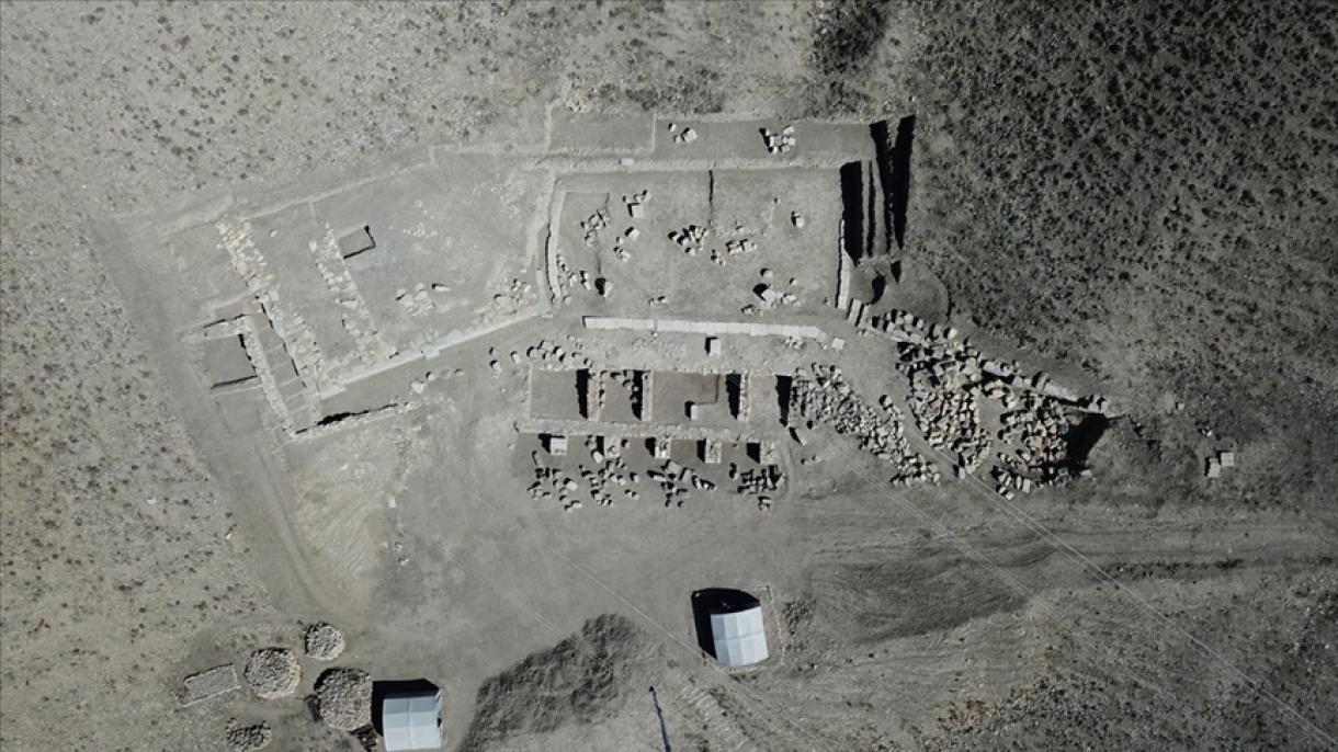 Encuentran 5 cámaras pertenecientes al período helenístico en la antigua ciudad de Apamea