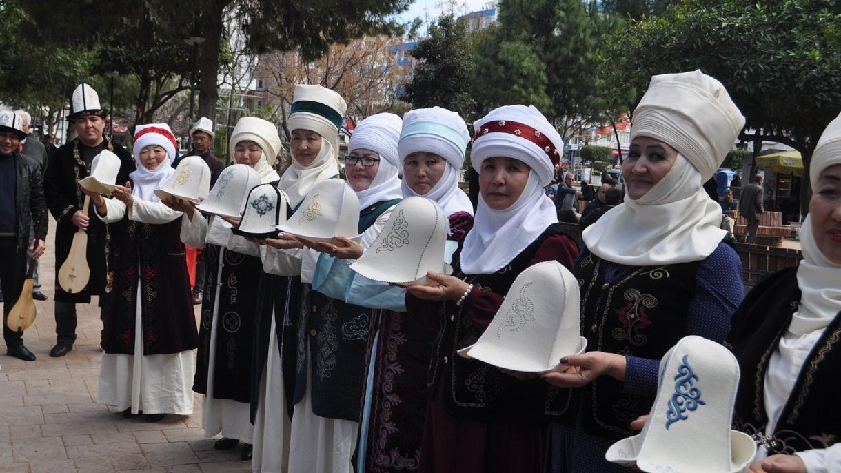 Бүгүн Кыргызстанда Ак калпак жана улуттук кийимдер күнү