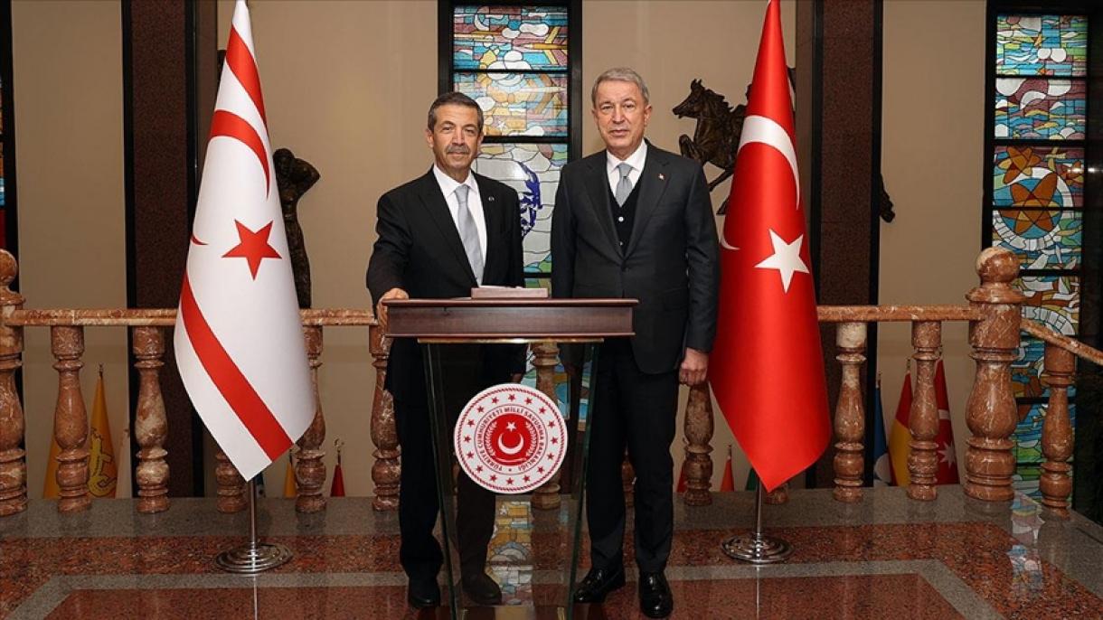 دیدار وزیر دفاع ملی ترکیه با وزیر خارجه جمهوری ترک قبرس شمالی