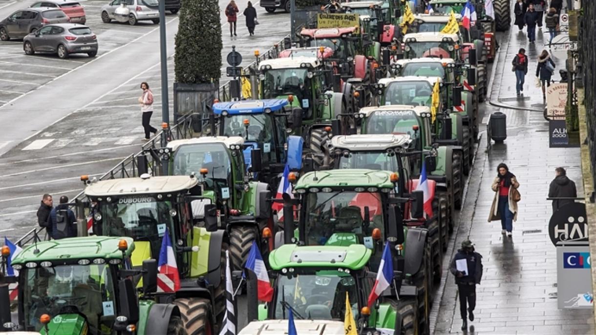 Le proteste degli agricoltori si trasformano in un dibattito politico tra Francia e Spagna