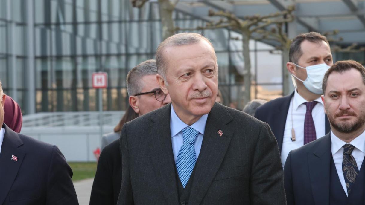 土耳其总统出席北约峰会后回国