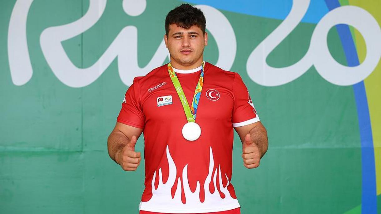 Rza Kayaalp qızıl medalın sahibi oldu