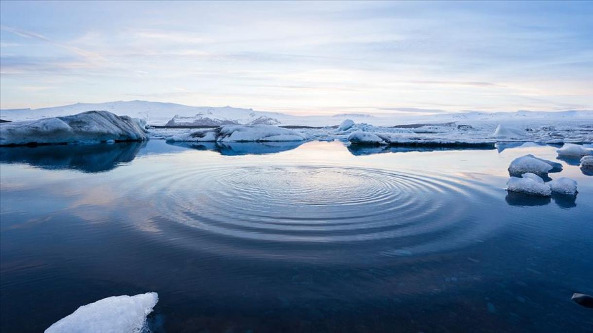 La superficie del hielo del mar en los Polos Norte y Sur cae por debajo del promedio de 30 años