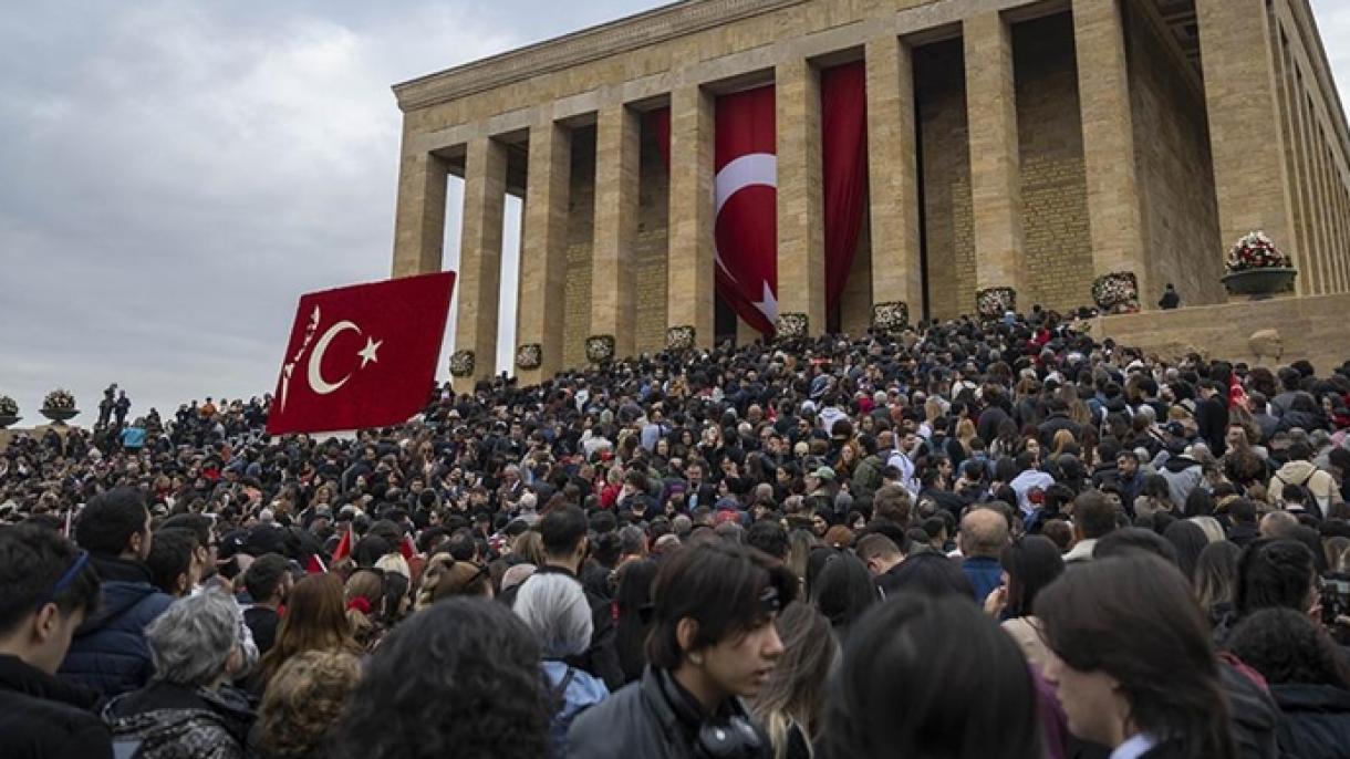 حضور گسترده مردم ترکیه در آرامگاه آتاتورک