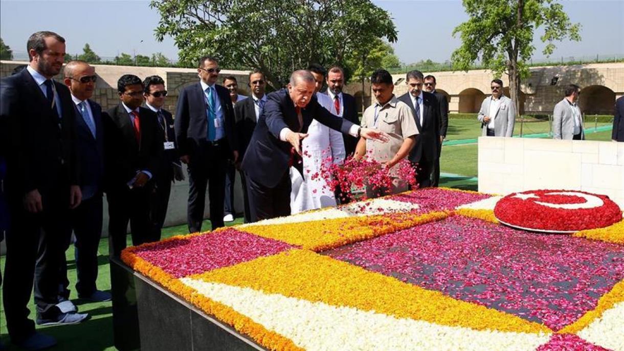 حضور اردوغان به مقبره ماهاتما گاندی در دهلی نو