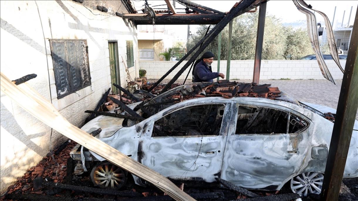 Colonos israelíes atacan casas y tiendas palestinas en Cisjordania