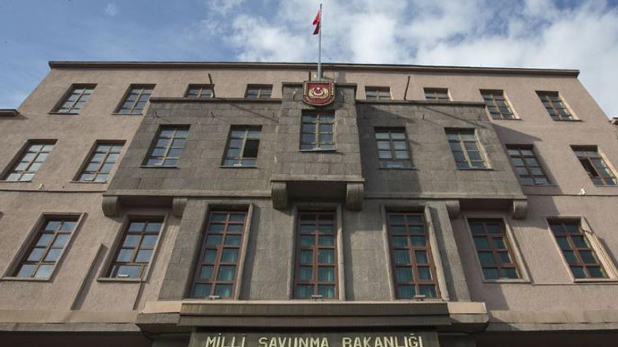 Ministério da Defesa Nacional desaprova o eurodeputado grego por rasgar a bandeira da Turquia