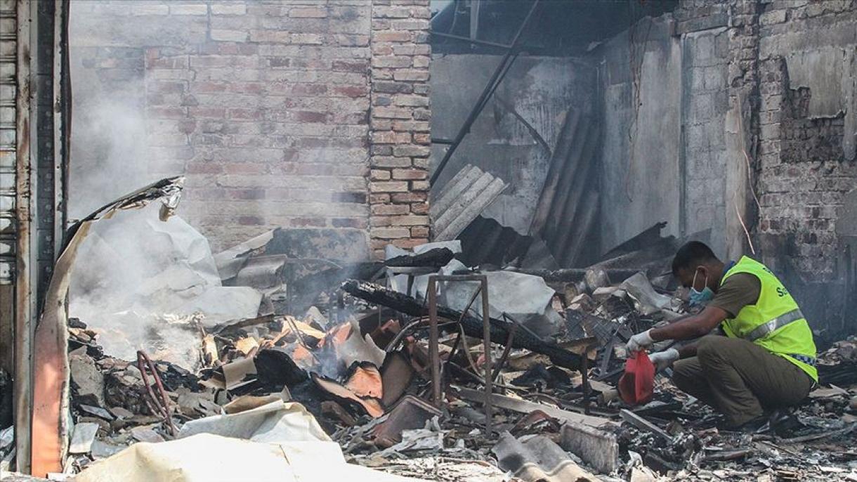 Iszlámellenes csoportok felgyújtottak egy muszlimok által üzemeltetett gyárat Srí-Lankán