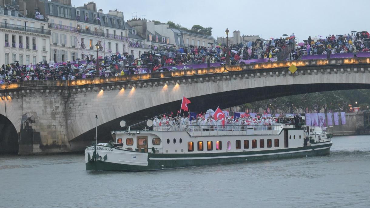 paris yaz olimpiyatlari acilis2.jpg