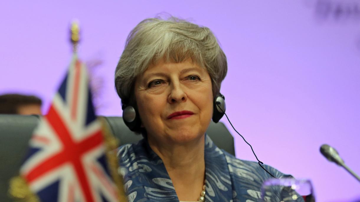 Theresa May promete entregar una ayuda financiera para damnificados de guerra yemení